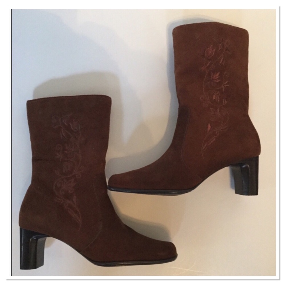 White Mountain Suede Boots